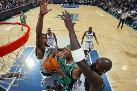 官方：桑德兰签下22岁门将罗埃夫斯，为其夏窗第8笔引援（官方宣布：桑德兰签下22岁门将罗埃夫斯，今夏第8位新援到队）