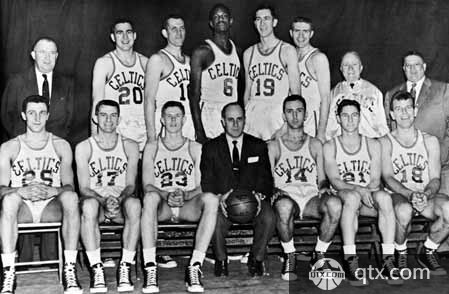 连续两赛季带不同球队欧战做客安菲尔德，阿隆索成历史第三人（阿隆索连续两季率不同球队在欧战客战安菲尔德，成历史第三人）