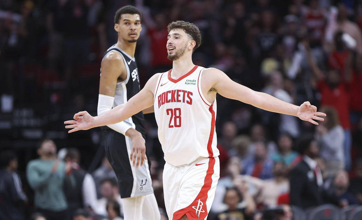 WTT总决赛男单8强对阵：王楚钦vs大勒布伦，向鹏vs林诗栋（WTT总决赛男单八强对阵揭晓：王楚钦迎战大勒布伦，向鹏对决林诗栋）