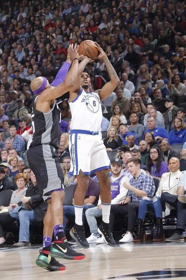 争四格局大乱，曼联3场不败，积分追平切尔西，与欧冠区只差1分（英超争四风云突变：曼联三轮不败追平切尔西，距欧冠区仅差1分）