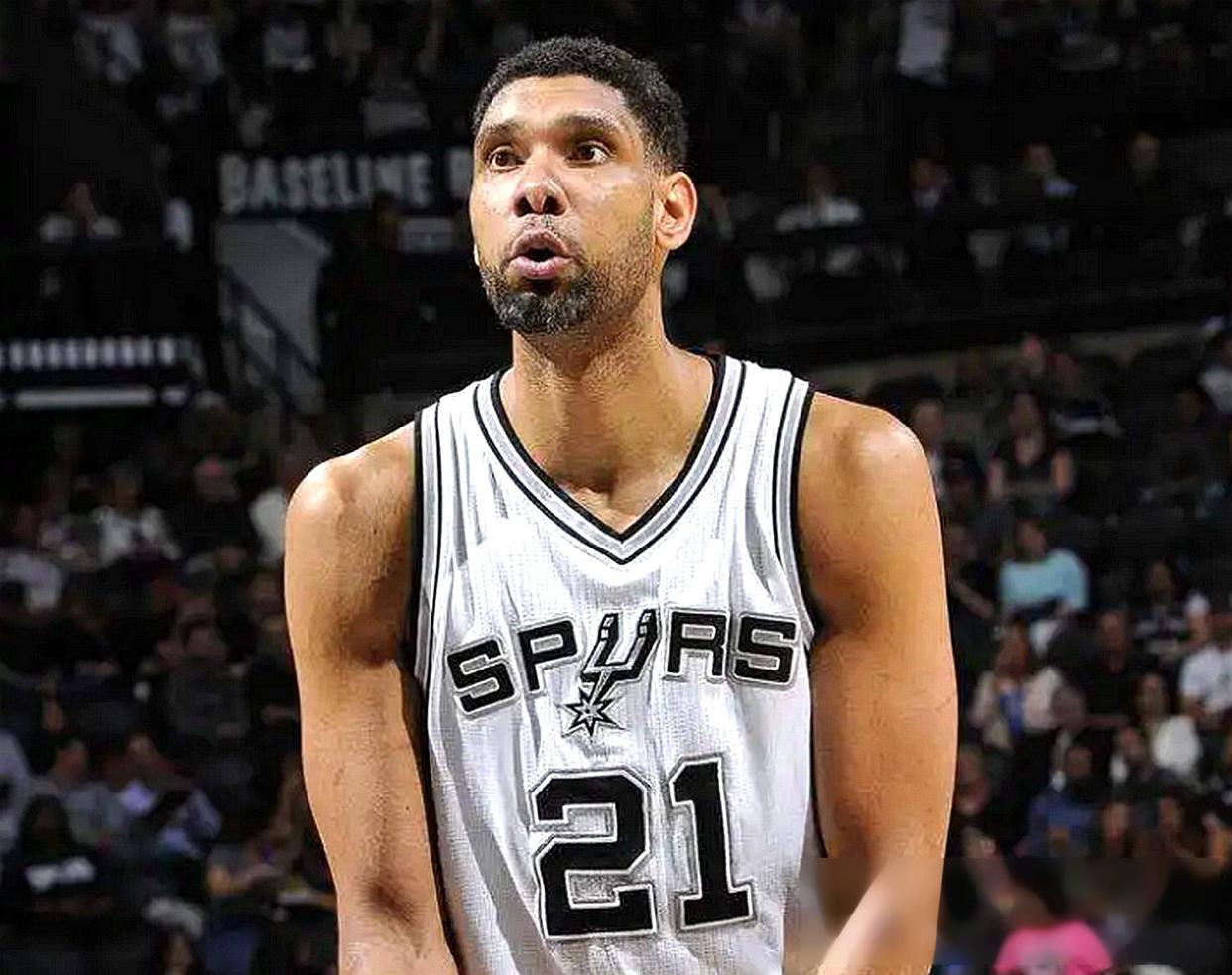 致敬球队传奇，多特官方商城为球迷免费印11号罗伊斯（多特官方商城免费为球迷印制罗伊斯11号，向球队传奇致敬）