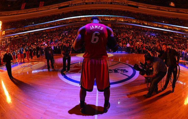 状态起伏大！猛龙首节狂轰39分，次节却仅得13分（手感大起大落！猛龙首节砍下39分，次节仅收13分）