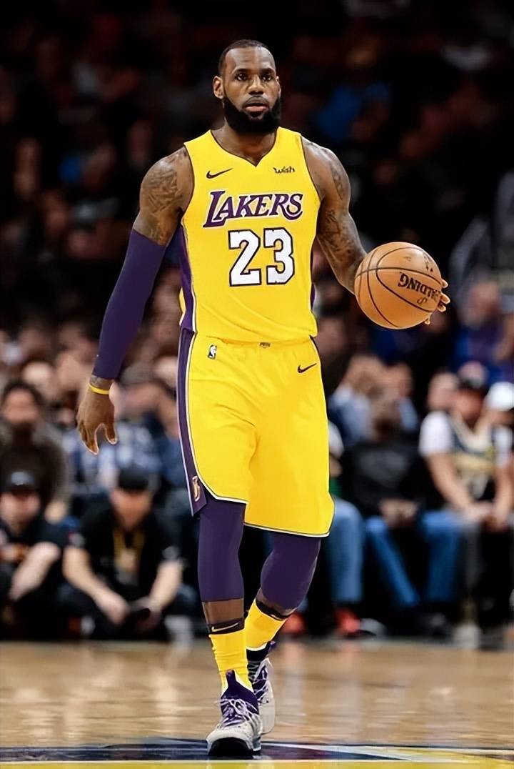 图片报：因曼市机场缺地勤导致航班晚点，多特周四的训练取消（图片报：曼彻斯特机场地勤人手不足致航班延误，多特周四训练被取消）